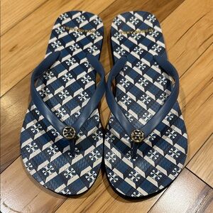 Tory Burch Navy and Cream Patterned Sandals
